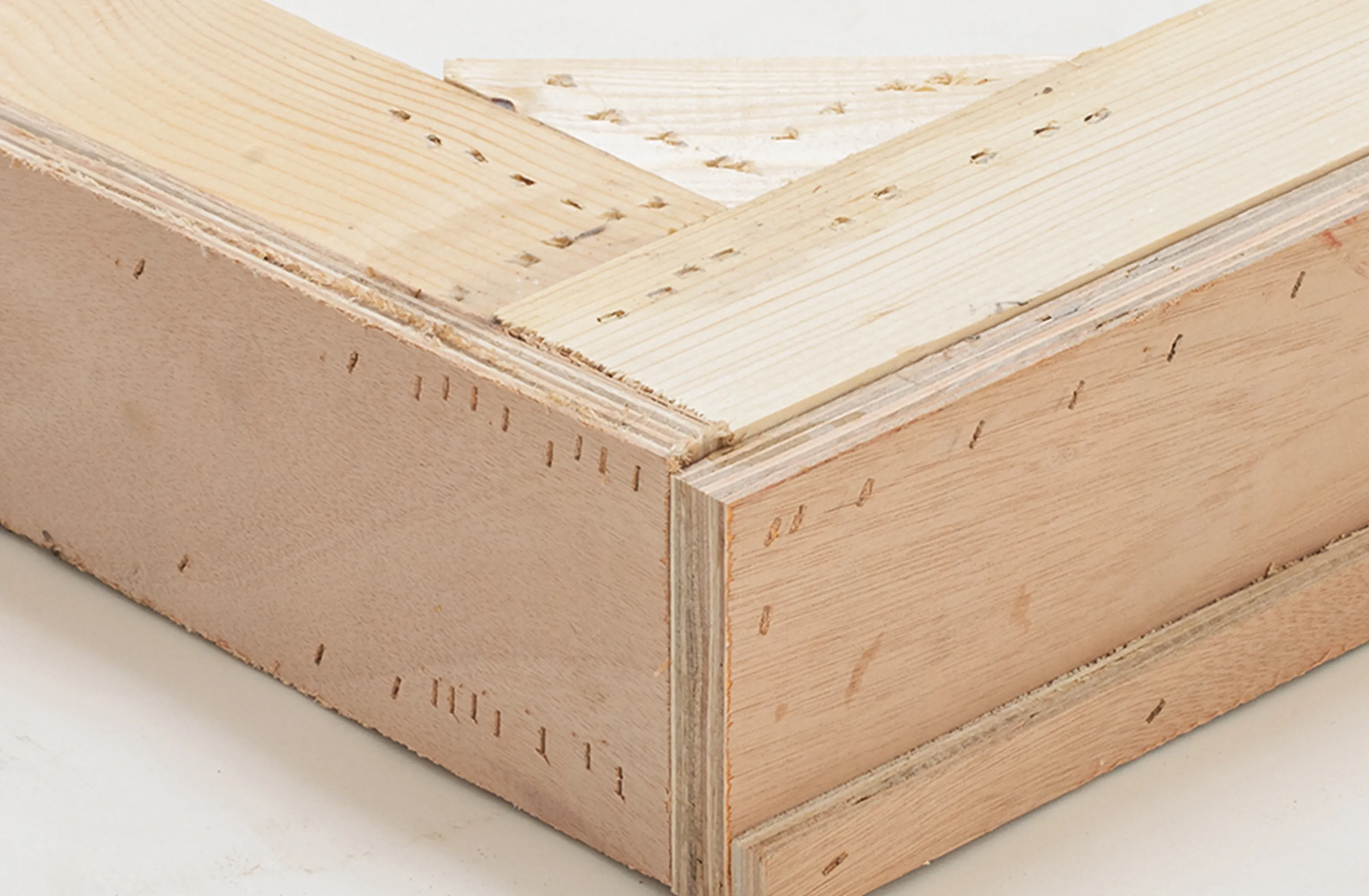 永く愛用いただける強固な造りのフレーム